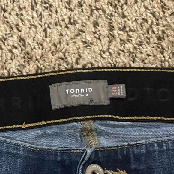Torrid “Feel the Fit” Blue Jeans Size 24R - Picture 5 of 9